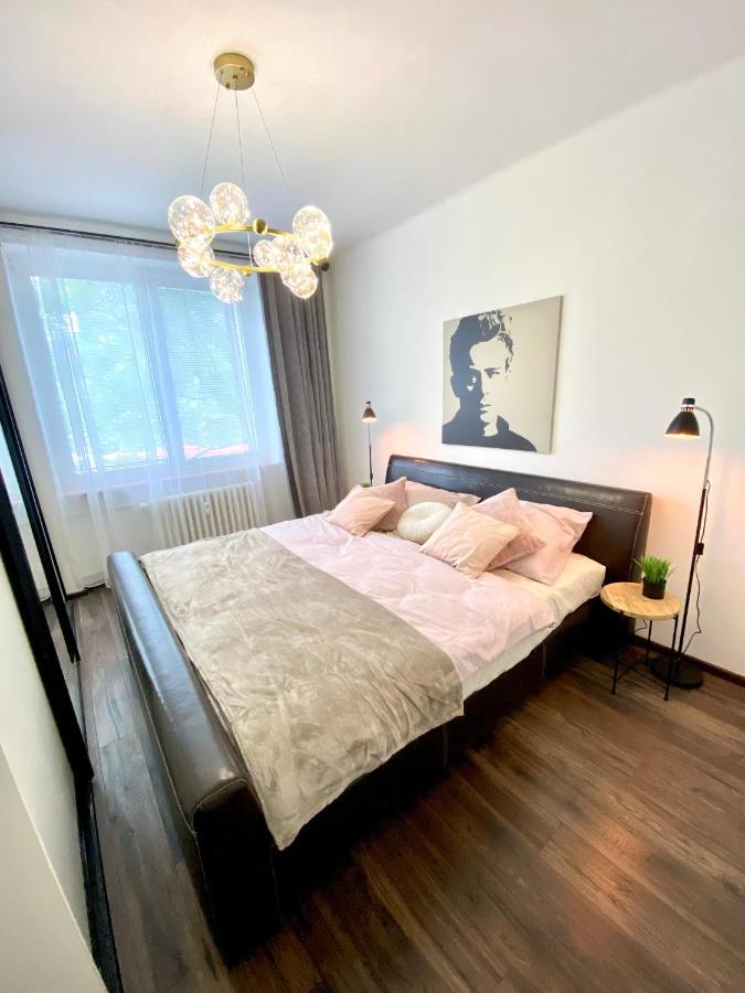 James Dean Apartment - Next To Nivy Bus Station & Mall Pressburg Exterior foto